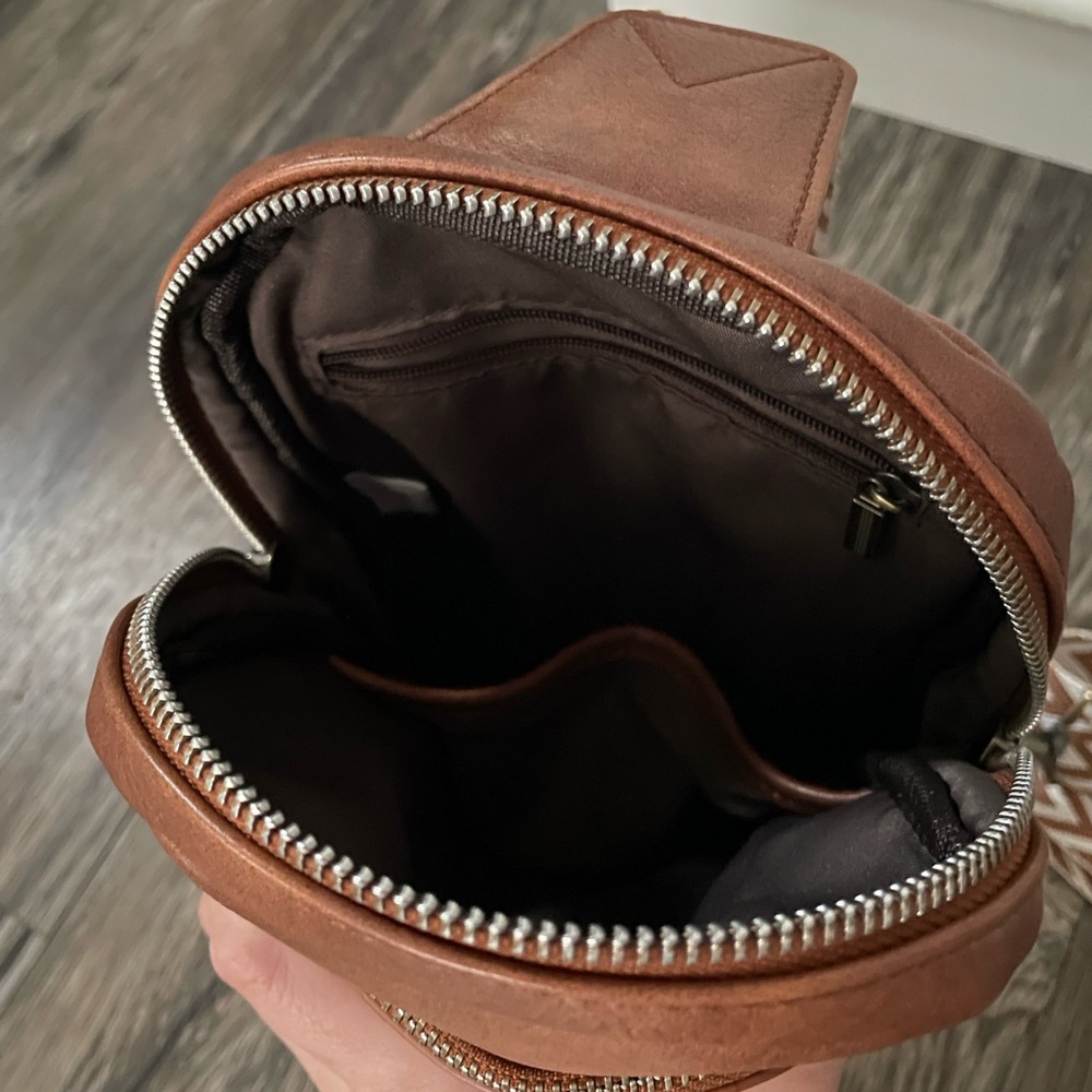 CLUCI Brown Leather Sling Backpack Crossbody Bag - Picture 4 of 7